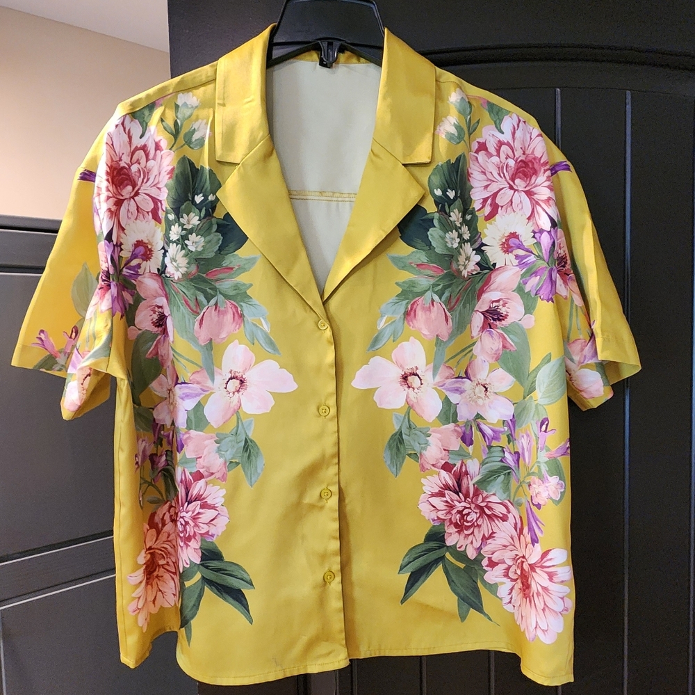 EXPRESS Silky Floral Shirt & Shorts Outfit, Size M - Picture 2 of 12